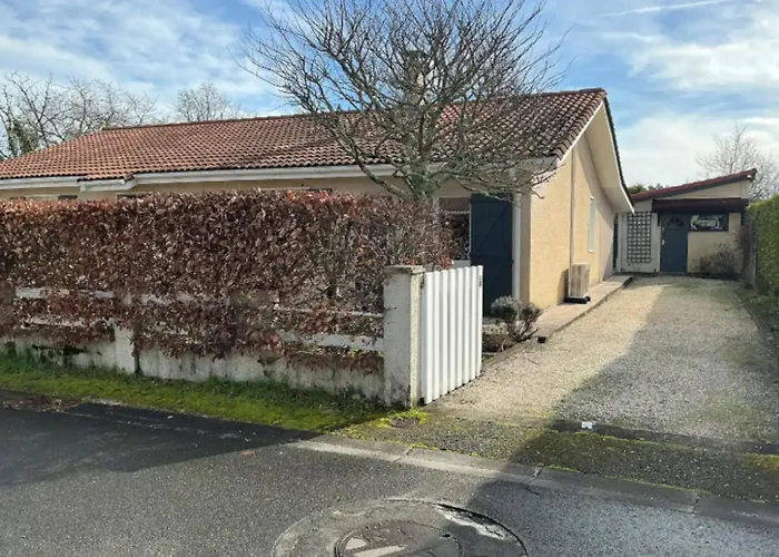 Hébergement de vacances Maison Avec Jardin Au Calme à *