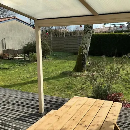 House With Garden In A Quiet Area Of بيت للعطل