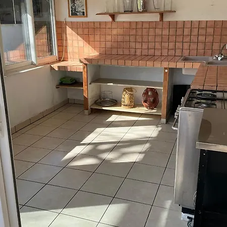 بيت للعطل House With Garden In A Quiet Area Of *
